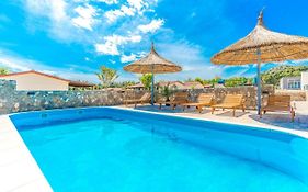 Camp Mateo With Pool